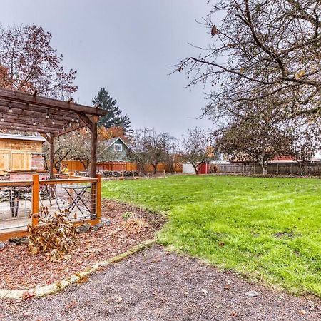 Cozy Coleman St. Cottage Bethel Экстерьер фото